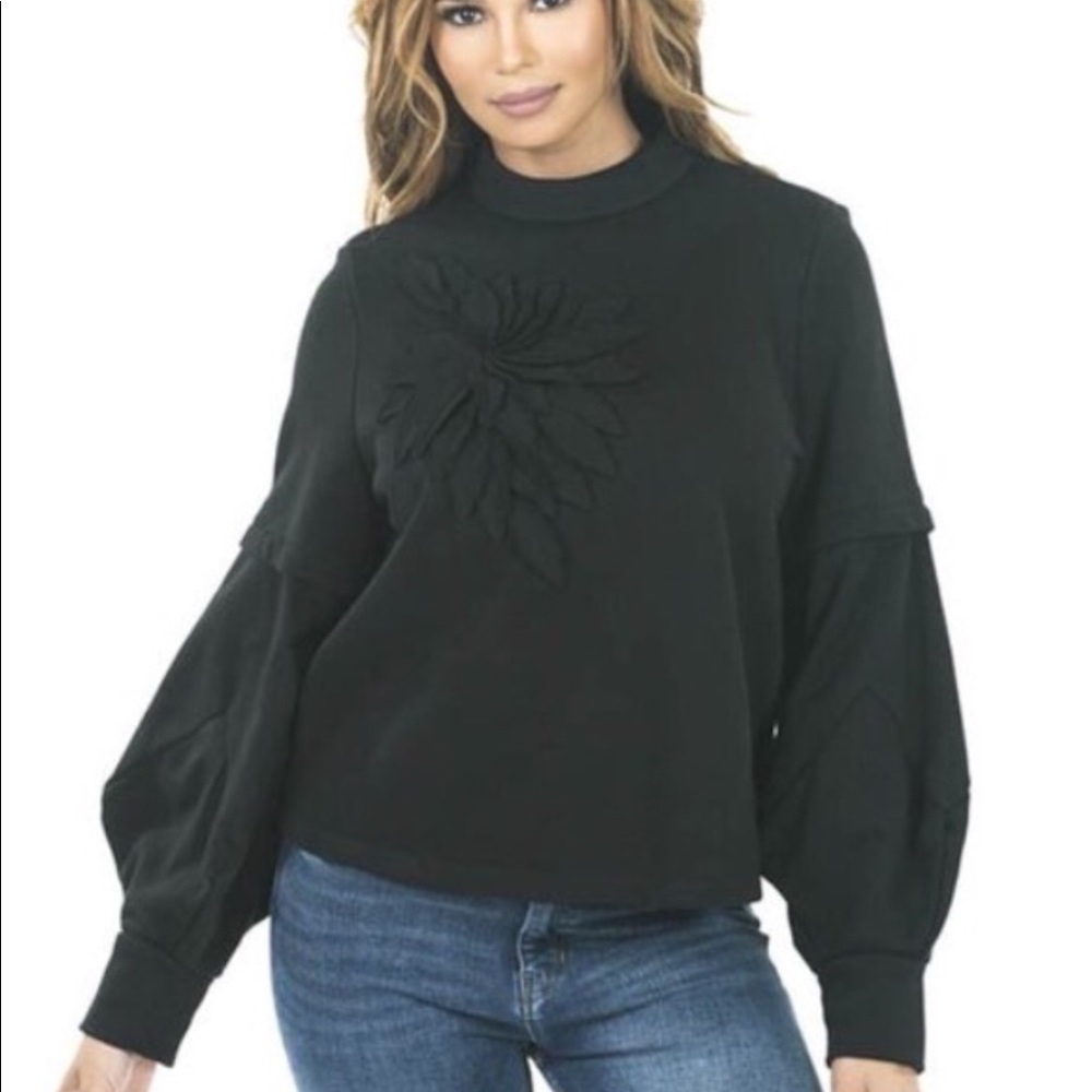 ⚡️CYBER SALE⚡️ Flower Appliqué Wide Sleeve Top